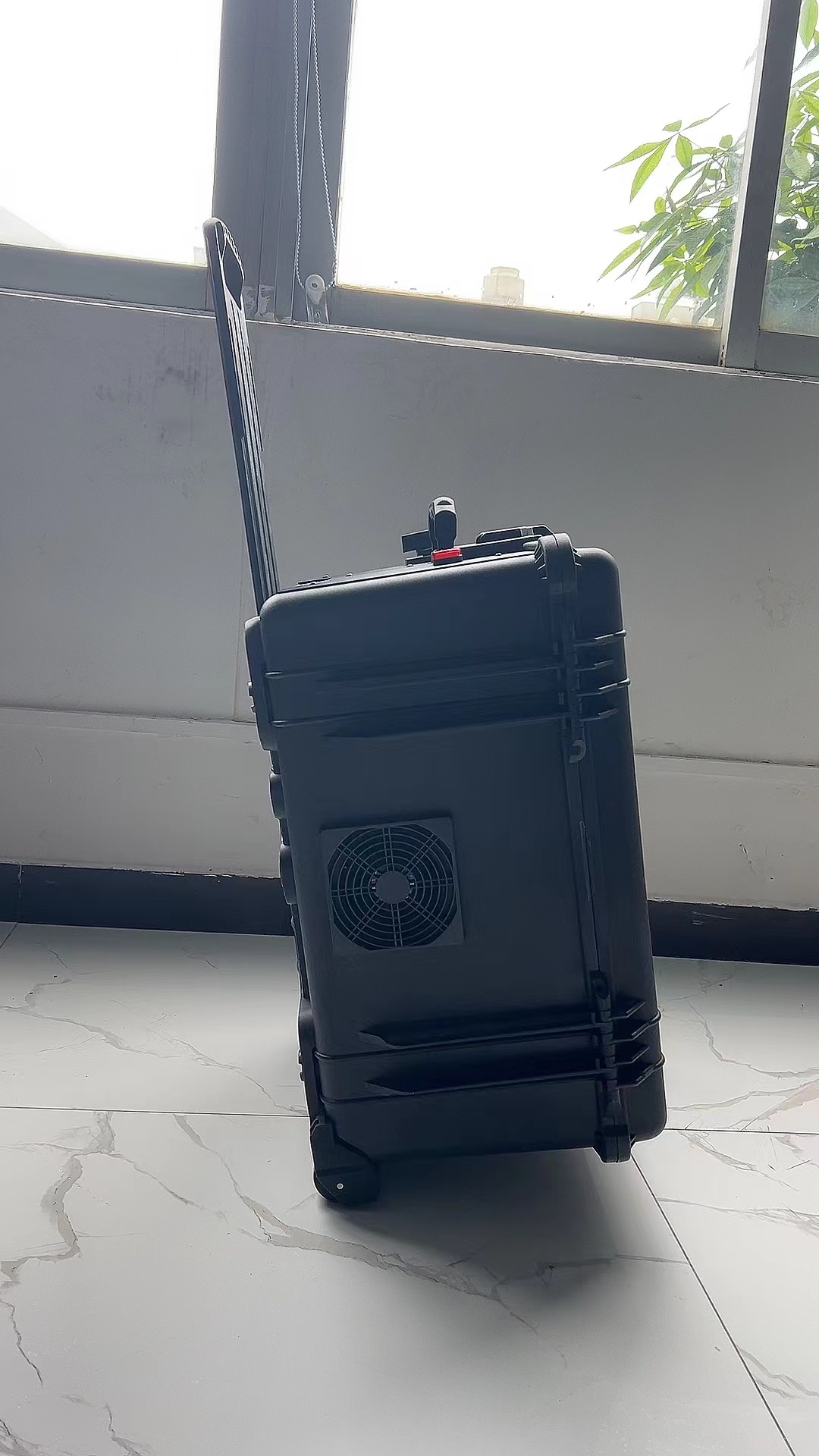 和龙手拉箱型移动通信干扰器